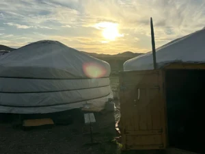 viaggio in mongolia la gher al tramonto